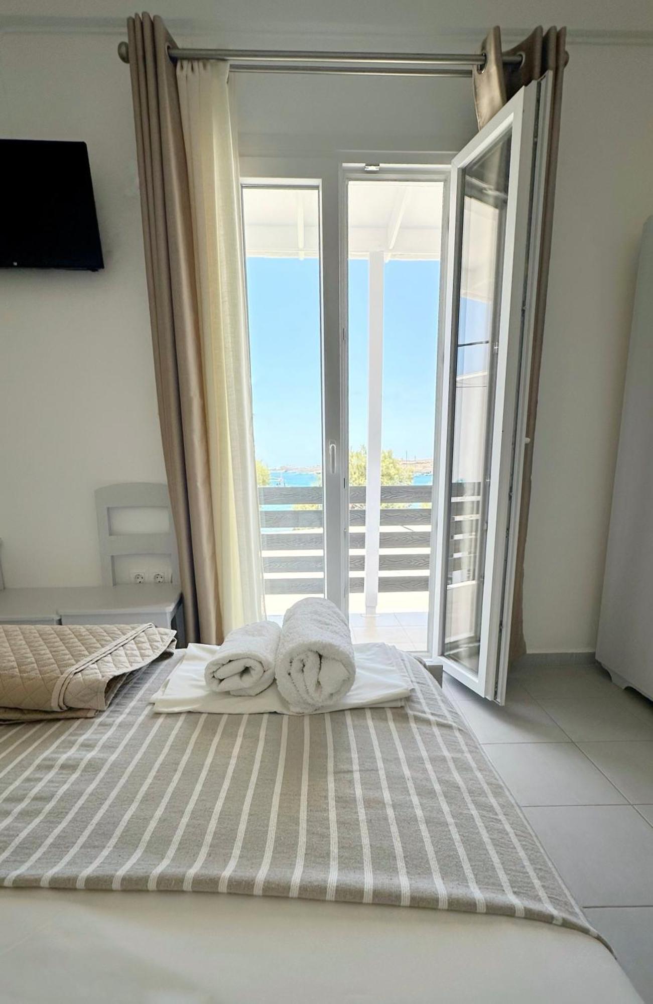 Kirki Rooms By The Sea Páros 外观 照片
